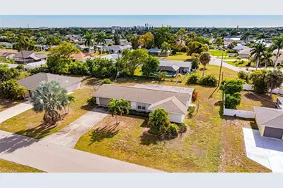 208 SE 43rd Ter, Cape Coral, FL 33904 - Photo 37