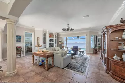 5727 Riverside Dr, Cape Coral, FL 33904 - Photo 9