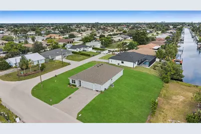 1327 SE 16th Pl, Cape Coral, FL 33990 - Photo 27