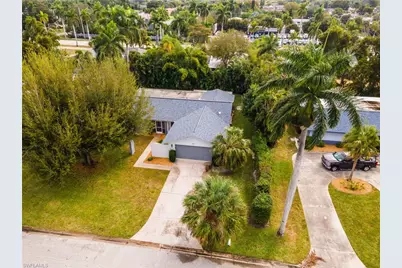 5657 Eichen Cir E, Fort Myers, FL 33919 - Photo 3