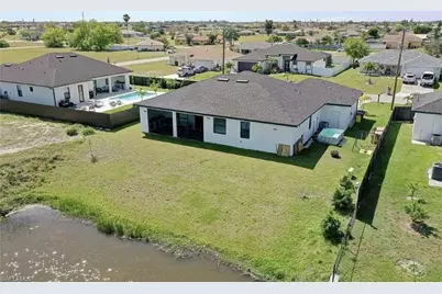 907 NE 13th Pl, Cape Coral, FL 33909 - Photo 25