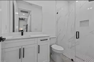 907 NE 13th Pl, Cape Coral, FL 33909 - Photo 19