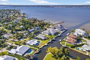 541 Bayside Dr, Fort Myers, FL 33919 - Photo 1