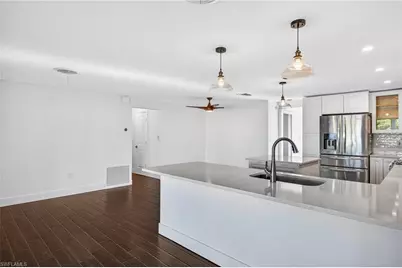 541 Bayside Dr, Fort Myers, FL 33919 - Photo 11