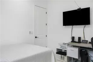 331 NE 7th St, Cape Coral, FL 33909 - Photo 11