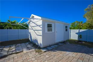 1116 SW 8th Ct, Cape Coral, FL 33991 - Photo 23