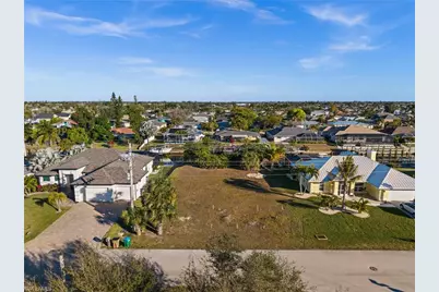 241 SW 40th St, Cape Coral, FL 33914 - Photo 5