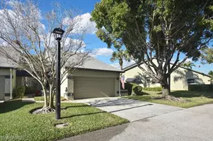 2301 McGregor Park Cir, Fort Myers, FL 33908 - Photo 3