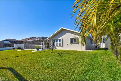 2201 SE 17th Pl, Cape Coral, FL 33990 - Photo 37