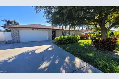 1642 SE 39th Ter, Cape Coral, FL 33904 - Photo 1