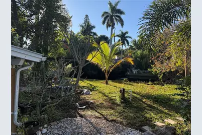 77 Oak St, North Fort Myers, FL 33903 - Photo 9