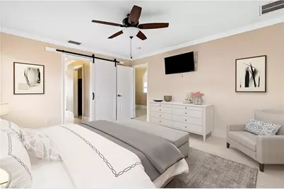 329 NE 9th St, Cape Coral, FL 33909 - Photo 9