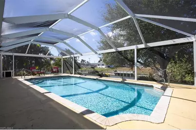 20 NE 8th Pl, Cape Coral, FL 33909 - Photo 13