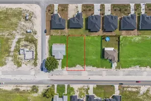 406 Diplomat Pkwy E, Cape Coral, FL 33909 - Photo 7