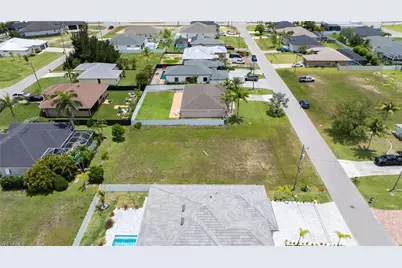 105 NW 35th Pl, Cape Coral, FL 33993 - Photo 5