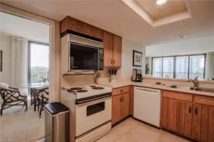 10851 Gulf Shore Dr, Naples, FL 34108 - Photo 11