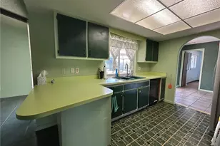 908 SE 19th St, Cape Coral, FL 33990 - Photo 9