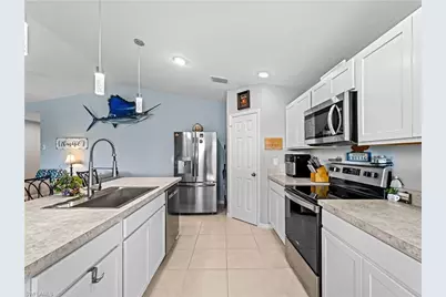 917 NW 13th Ave, Cape Coral, FL 33993 - Photo 13