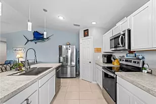 917 NW 13th Ave, Cape Coral, FL 33993 - Photo 13