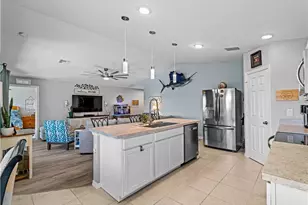 917 NW 13th Ave, Cape Coral, FL 33993 - Photo 9