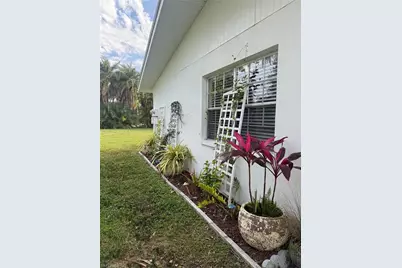823 Courtington Ln #1, Fort Myers, FL 33919 - Photo 3