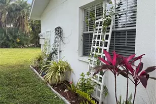 823 Courtington Ln, Fort Myers, FL 33919 - Photo 3