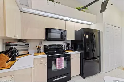 2114 SE 8th Pl, Cape Coral, FL 33990 - Photo 9