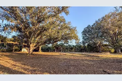 1053 Right Side Rd, Moore Haven, FL 33471 - Photo 9