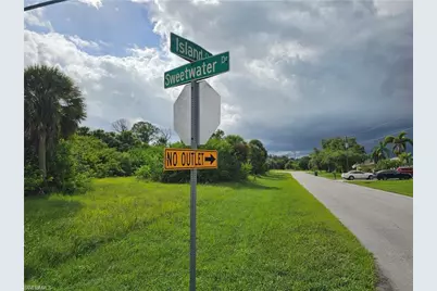 105 Island Ct, Rotonda West, FL 33947 - Photo 5