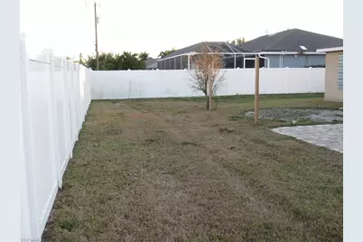2709 SW 4th Pl, Cape Coral, FL 33914 - Photo 11