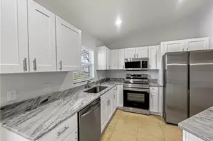 210 Manatee St, Fort Myers, FL 33913 - Photo 7