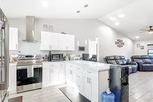 3045 E Briarwood Cir, Labelle, FL 33935 - Photo 9