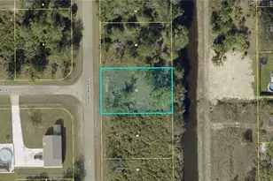 527 Hawthorne Ave S, Lehigh Acres, FL 33974 - Photo 1