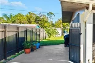 40 Victoria Dr, North Fort Myers, FL 33917 - Photo 5