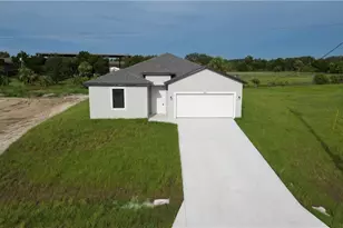 2009 Inglewood Cir, Labelle, FL 33935 - Photo 3
