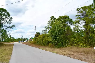 713 Colyer St E, Lehigh Acres, FL 33974 - Photo 3