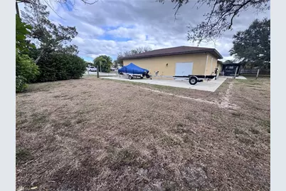 2102 NE 13th Pl, Cape Coral, FL 33909 - Photo 9