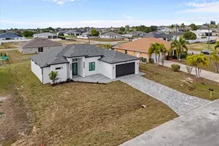 1310 NE 7th Pl, Cape Coral, FL 33909 - Photo 43