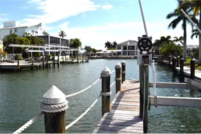 19 Sunview Blvd, Fort Myers Beach, FL 33931 - Photo 21