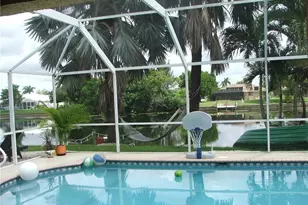 613 SE 21st St, Cape Coral, FL 33990 - Photo 9