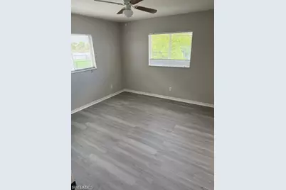 613 SE 21st St, Cape Coral, FL 33990 - Photo 5