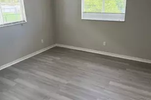 613 SE 21st St, Cape Coral, FL 33990 - Photo 5