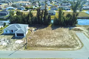 122 NE 9th St, Cape Coral, FL 33909 - Photo 1