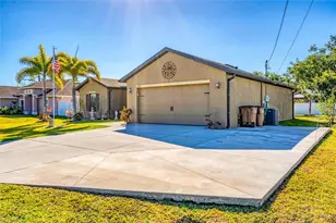 1826 SW Trafalgar Parkway, Cape Coral, FL 33991 - Photo 5