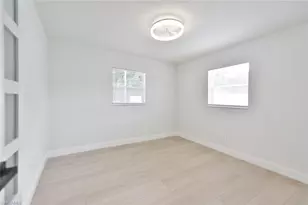 912 Entrada Dr S, Fort Myers, FL 33919 - Photo 11