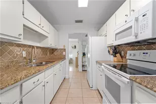 939 Bluebird St, Naples, FL 34104 - Photo 7