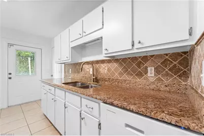 939 Bluebird St, Naples, FL 34104 - Photo 9