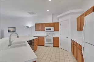 12793 Yacht Club Cir, Fort Myers, FL 33919 - Photo 29