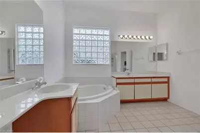 12793 Yacht Club Cir, Fort Myers, FL 33919 - Photo 21