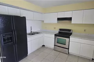 1302 NE 9th St, Cape Coral, FL 33909 - Photo 7